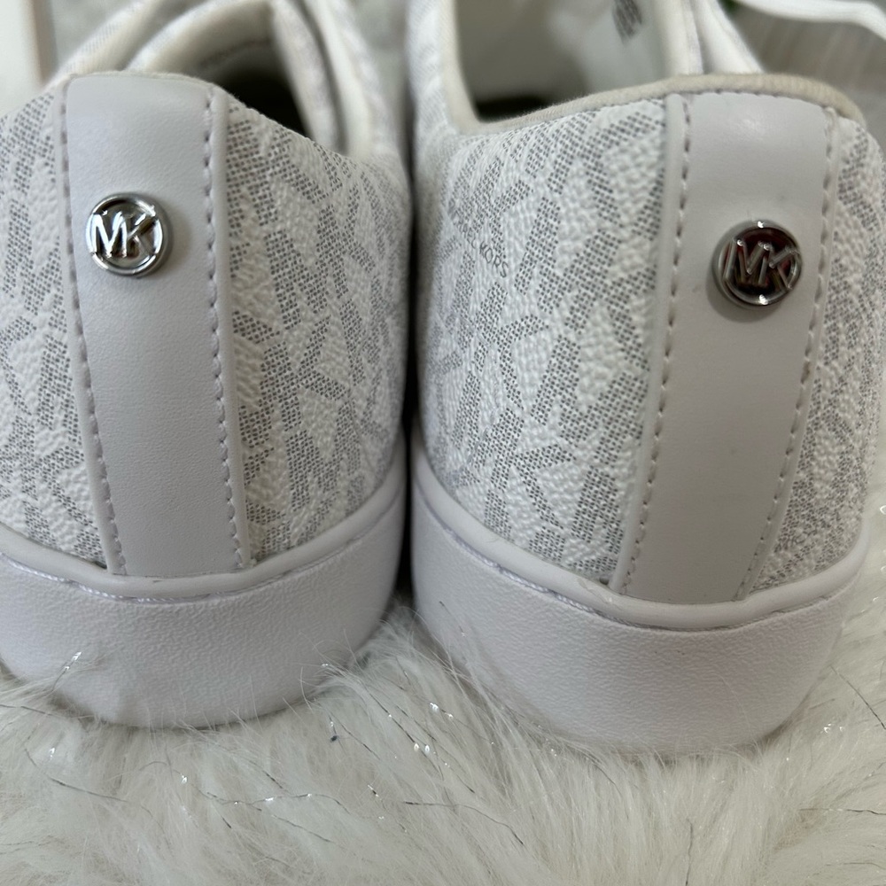 NEW Michael Kors Monogram Sneakers-White Size 11M - Picture 5 of 6